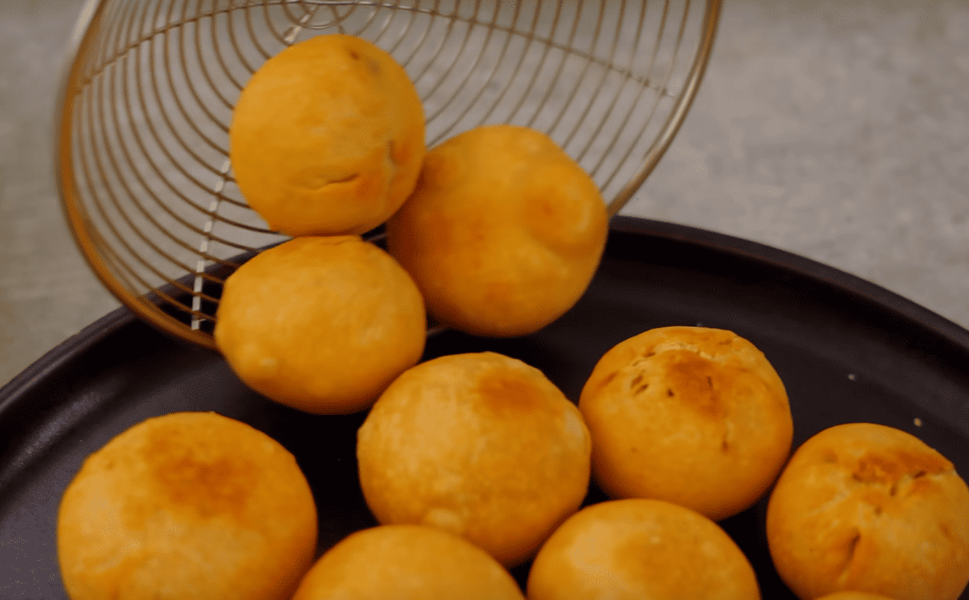 Delicious and Crispy Matar Kachori Recipe